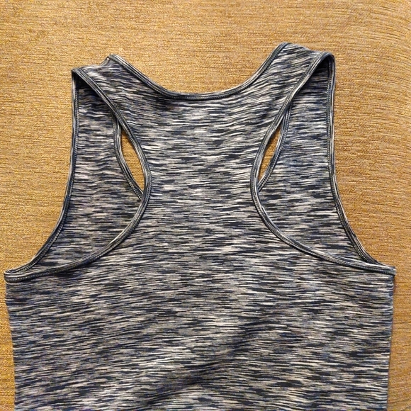Womens tank - Picture 3 of 3